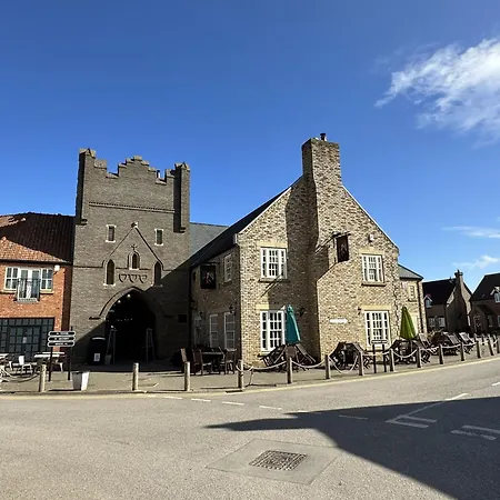 Pebble - Part Of The The Bay Village With Pool, Gym And Direct Access, Pub, Restaurant, Tennis And Meadows Walks Nyaraló