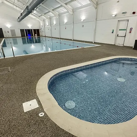 Pebble - Part Of The The Bay Village With Pool, Gym And Direct Access, Pub, Restaurant, Tennis And Meadows Walks Nyaraló *