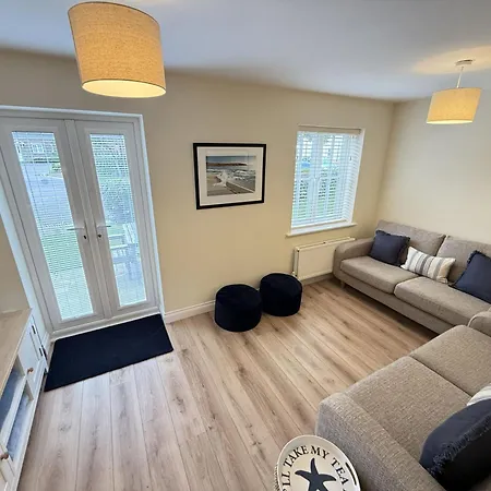 Pebble - Part Of The The Bay Village With Pool, Gym And Direct Access, Pub, Restaurant, Tennis And Meadows Walks *