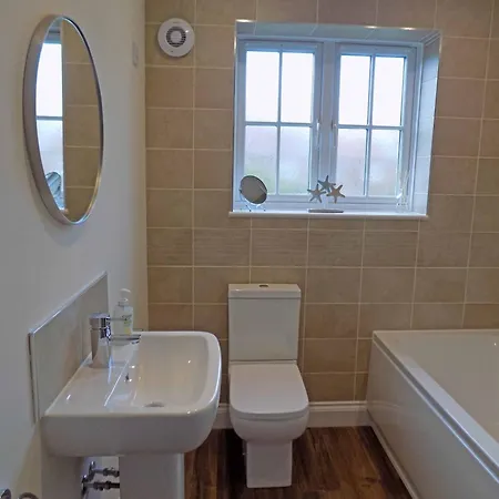 Nyaraló Pebble - Part Of The The Bay Village With Pool, Gym And Direct Access, Pub, Restaurant, Tennis And Meadows Walks *