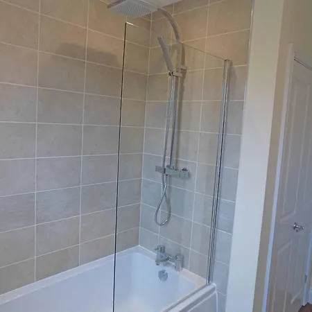 Pebble - Part Of The The Bay Village With Pool, Gym And Direct Access, Pub, Restaurant, Tennis And Meadows Walks *