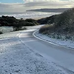 Pebble - Part Of The The Bay Village With Pool, Gym And Direct Access, Pub, Restaurant, Tennis And Meadows Walks Holiday home Filey