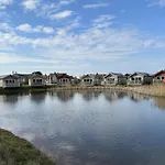 Pebble - Part Of The The Bay Village With Pool, Gym And Direct Access, Pub, Restaurant, Tennis And Meadows Walks
