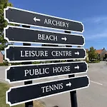 Pebble - Part Of The The Bay Village With Pool, Gym And Direct Access, Pub, Restaurant, Tennis And Meadows Walks * Filey