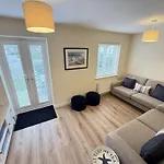 Pebble - Part Of The The Bay Village With Pool, Gym And Direct Access, Pub, Restaurant, Tennis And Meadows Walks *