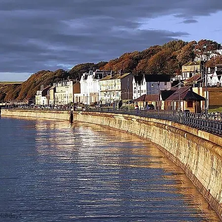 Pebble - Part Of The The Bay Village With Pool, Gym And Direct Access, Pub, Restaurant, Tennis And Meadows Walks * Filey