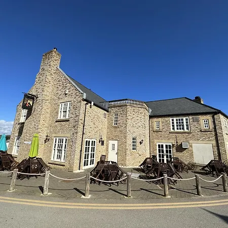 Pebble - Part Of The The Bay Village With Pool, Gym And Direct Access, Pub, Restaurant, Tennis And Meadows Walks *