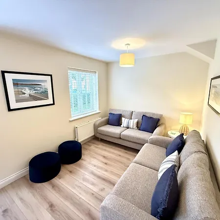 Pebble - Part Of The The Bay Village With Pool, Gym And Direct Access, Pub, Restaurant, Tennis And Meadows Walks * Filey