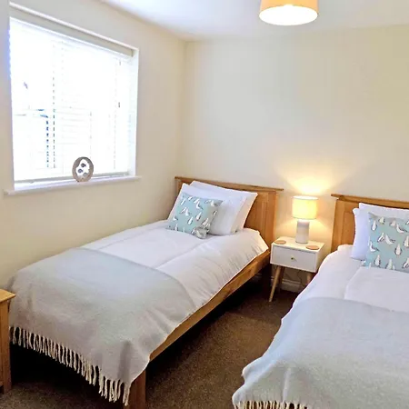 Pebble - Part Of The The Bay Village With Pool, Gym And Direct Access, Pub, Restaurant, Tennis And Meadows Walks * Filey