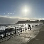 Pebble - Part Of The The Bay Village With Pool, Gym And Direct Access, Pub, Restaurant, Tennis And Meadows Walks