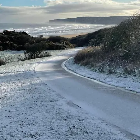 Pebble - Part Of The The Bay Village With Pool, Gym And Direct Access, Pub, Restaurant, Tennis And Meadows Walks Ferienhaus Filey